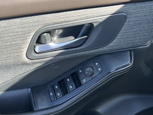 Used 2022 Nissan Rogue SV FWD image 10