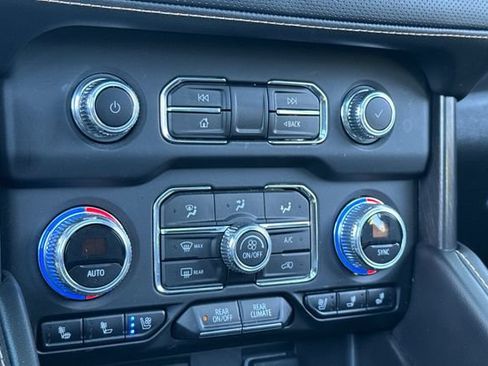 Used 2023 GMC Yukon XL AT4 w/ Technology Package AWD/4WD image 22