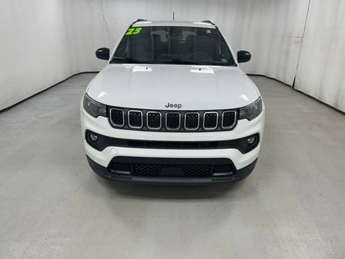 Used 2023 Jeep Compass Latitude AWD/4WD image 3
