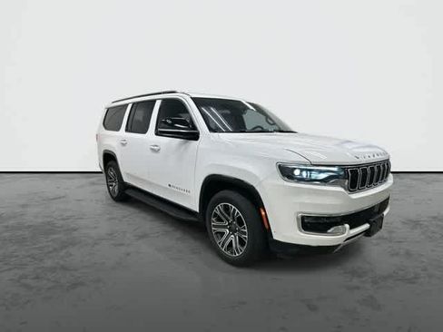 Used 2024 Jeep Wagoneer L Series II w/ Flexible Seating Group RWD image 5
