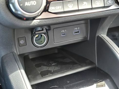 New 2025 Nissan Versa SR image 27