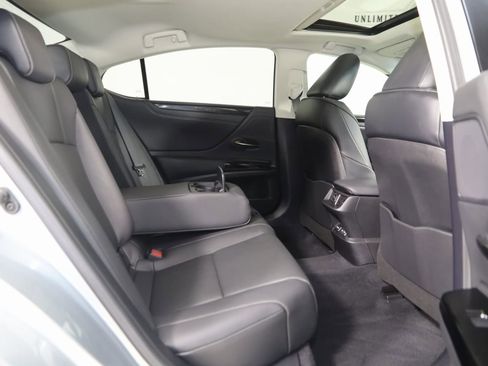 Used 2024 Lexus ES 350 w/ Accessory Package (Z2) image 13