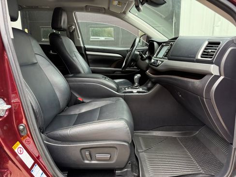 Used 2017 Toyota Highlander XLE AWD/4WD image 9