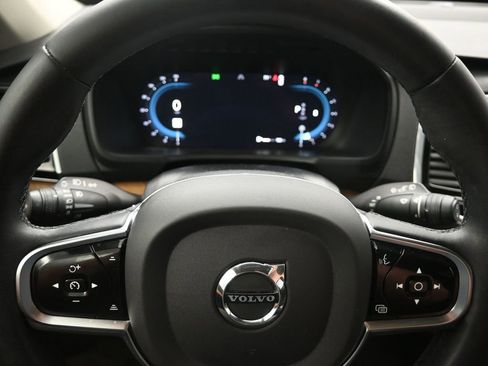 Used 2023 Volvo XC90 B6 Plus image 9