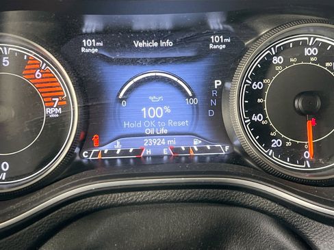 Used 2022 Jeep Cherokee Limited image 11