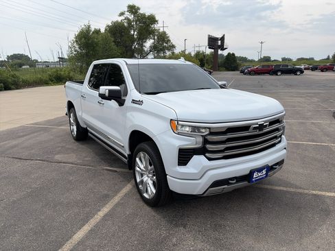 Used 2026 Chevrolet Silverado 1500 High Country w/ High Country Premium Package AWD/4WD image 8