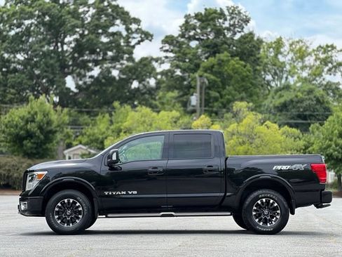 Used 2018 Nissan Titan PRO-4X AWD/4WD image 8