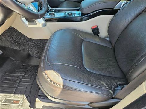 Used 2021 Land Rover Range Rover HSE image 17