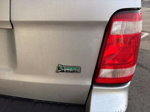 Used 2011 Ford Escape XLT w/ 203A Rapid Spec Order Code image 12