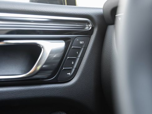 Certified 2026 Porsche Macan AWD/4WD image 18