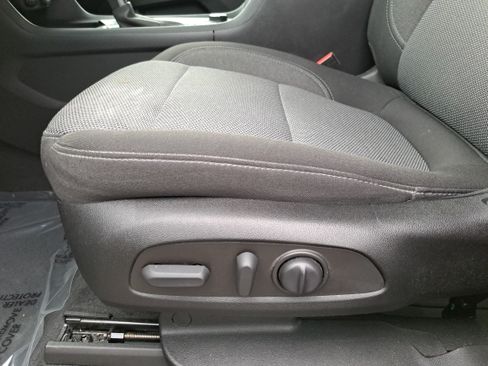 Used 2022 Chevrolet Traverse LT FWD image 29