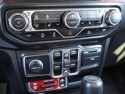 Used 2022 Jeep Gladiator Rubicon w/ Cold Weather Group image 45