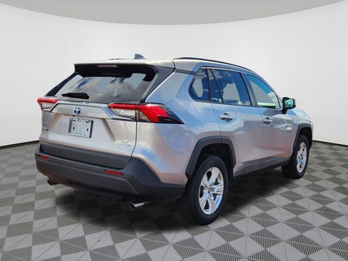 Used 2021 Toyota RAV4 LE image 4