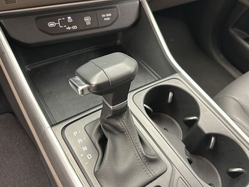 Used 2025 Kia Carnival FWD image 20