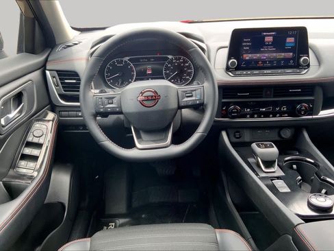 Used 2025 Nissan Rogue SV AWD/4WD image 6