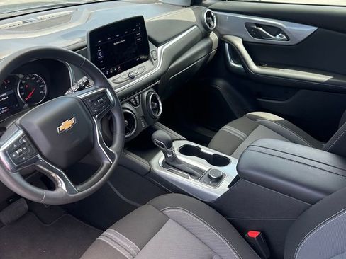 Used 2025 Chevrolet Blazer LT AWD/4WD image 16