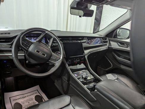 Used 2023 Jeep Grand Cherokee 4WD 4xe w/ Luxury Tech Group II image 13