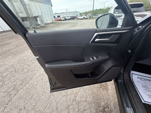 New 2026 Mitsubishi Outlander LE image 13