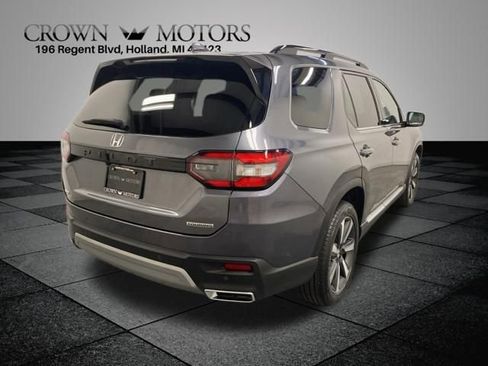 Certified 2025 Honda Pilot Touring image 6