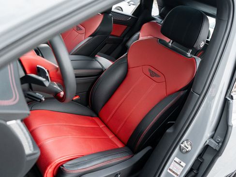 Used 2022 Bentley Bentayga image 26