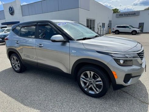 Used 2023 Kia Seltos LX AWD/4WD image 3