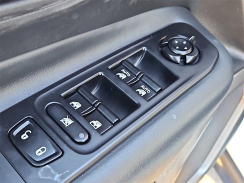 Used 2022 Jeep Renegade Latitude w/ Convenience Group image 27