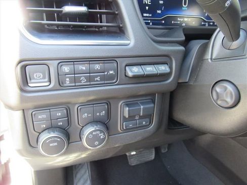 Used 2024 Chevrolet Suburban High Country w/ Advanced Technology Package image 18