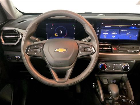 Used 2025 Chevrolet TrailBlazer LT AWD/4WD image 5