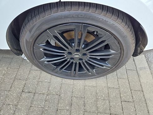 Certified 2022 Land Rover Range Rover SE AWD/4WD image 9