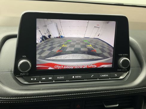 Used 2023 Nissan Rogue SV image 5