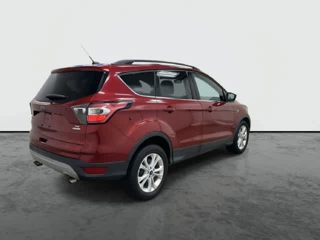 Used 2017 Ford Escape SE w/ Equipment Group 201A FWD image 3