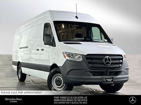 Used 2025 Mercedes-Benz Sprinter 2500 image 1