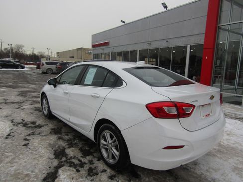 Used 2018 Chevrolet Cruze LT w/ Convenience Package image 7