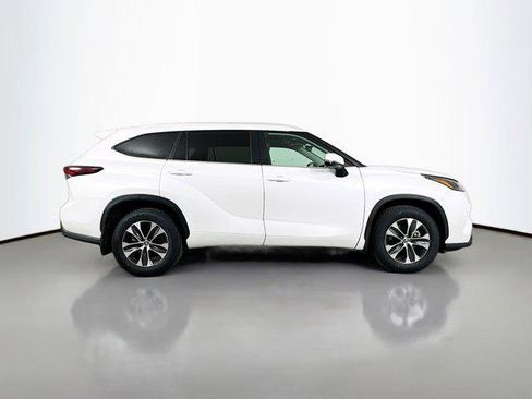 Certified 2024 Toyota Highlander XLE AWD/4WD image 8