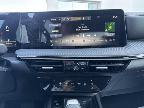 Used 2025 Nissan Kicks SR FWD image 22