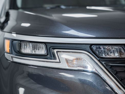 Used 2024 Kia Carnival LX image 9