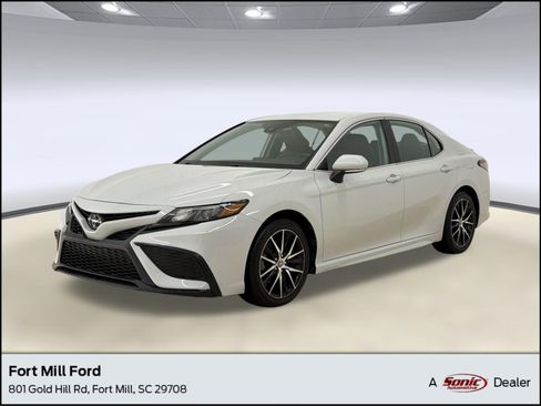 Used 2023 Toyota Camry SE FWD image 1