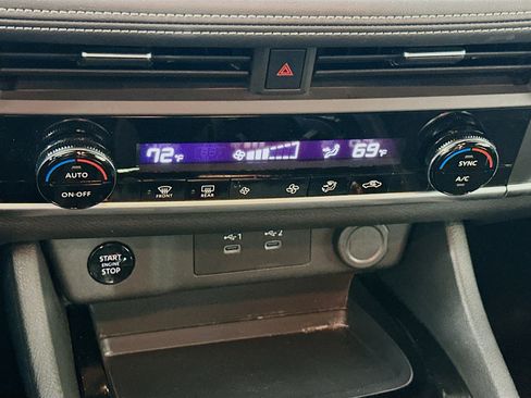 Used 2025 Nissan Rogue SV image 23