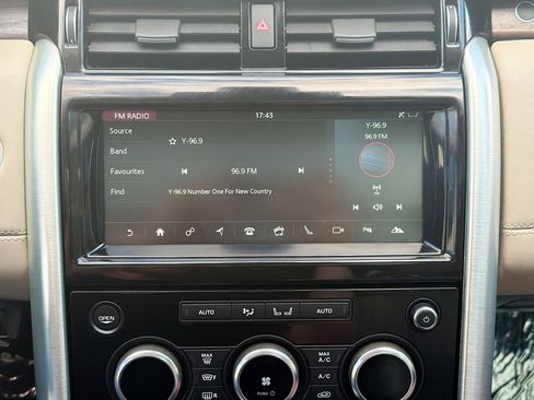 Used 2018 Land Rover Discovery HSE AWD/4WD image 21