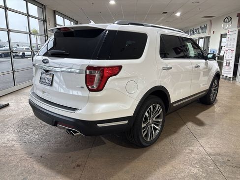Used 2018 Ford Explorer Platinum image 2