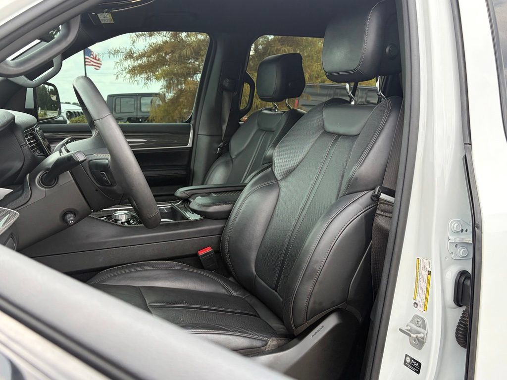 Used 2022 Jeep Wagoneer Series II AWD/4WD image 36