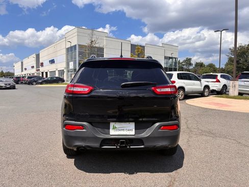 Used 2017 Jeep Cherokee Sport w/ Cold Weather Group AWD/4WD image 7