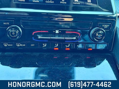 Used 2023 Jeep Grand Cherokee L Laredo image 25