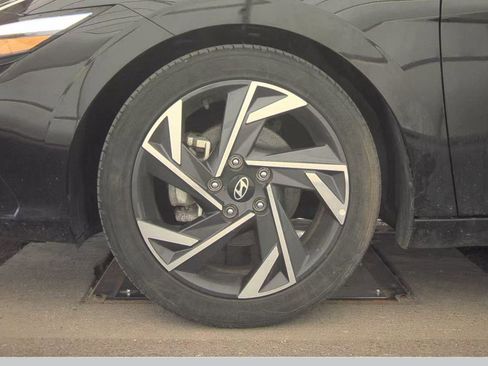 Used 2024 Hyundai Elantra SEL w/ Convenience Package image 13