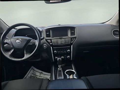 Used 2019 Nissan Pathfinder SV image 15
