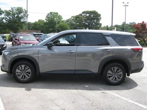 Used 2025 Nissan Pathfinder S FWD image 4