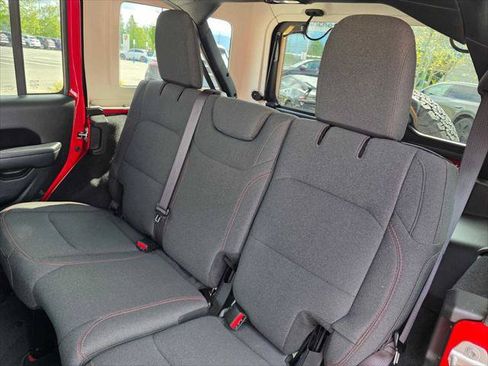 Used 2025 Jeep Wrangler Unlimited Rubicon AWD/4WD image 17