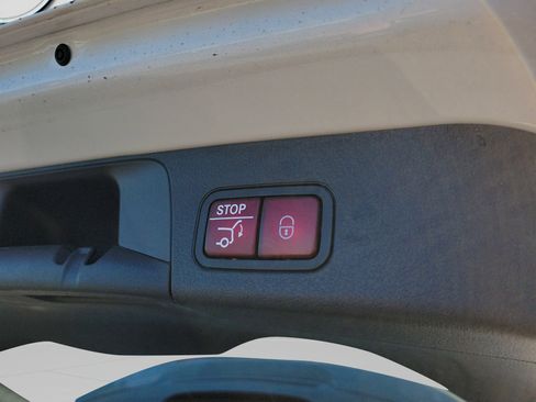 Certified 2025 Mercedes-Benz GLB 250 image 32