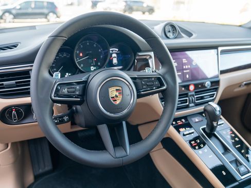 New 2026 Porsche Macan image 14