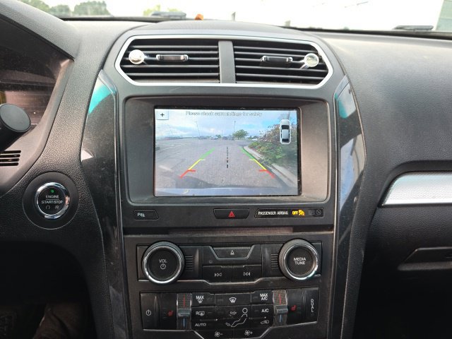 Used 2017 Ford Explorer XLT w/ Equipment Group 202A AWD/4WD image 16